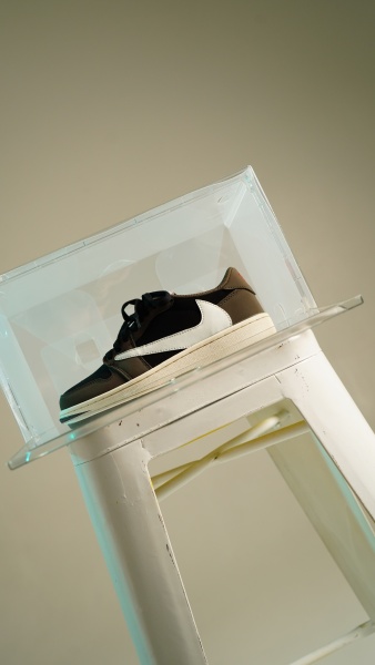 Коробка прозрачная, дверь сбоку B10002